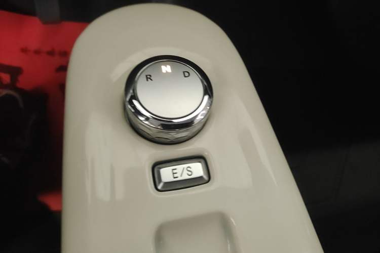 Used CHANGAN NEVO Lumin 2022 155 km – Refreshingly Sweet Edition Gear Lever