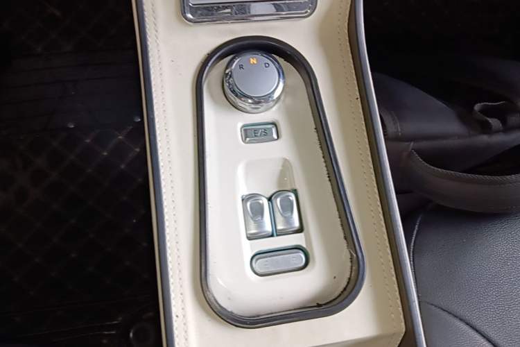 Used CHANGAN NEVO Lumin 2022 210km Sweet Edition Gear Lever
