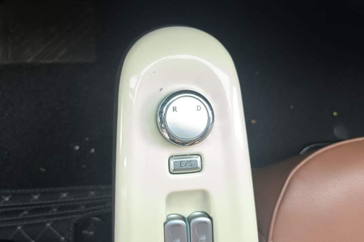 Used CHANGAN NEVO Lumin 2022 210km Sweet Edition Gear Lever