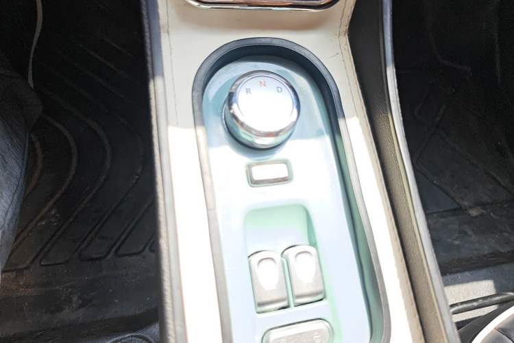 Used CHANGAN NEVO Lumin 2022 155 km – Refreshingly Sweet Edition Gear Lever