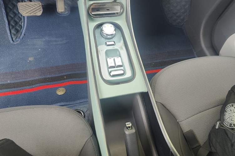 Used CHANGAN NEVO Lumin 2022 155 km – Refreshingly Sweet Edition Gear Lever
