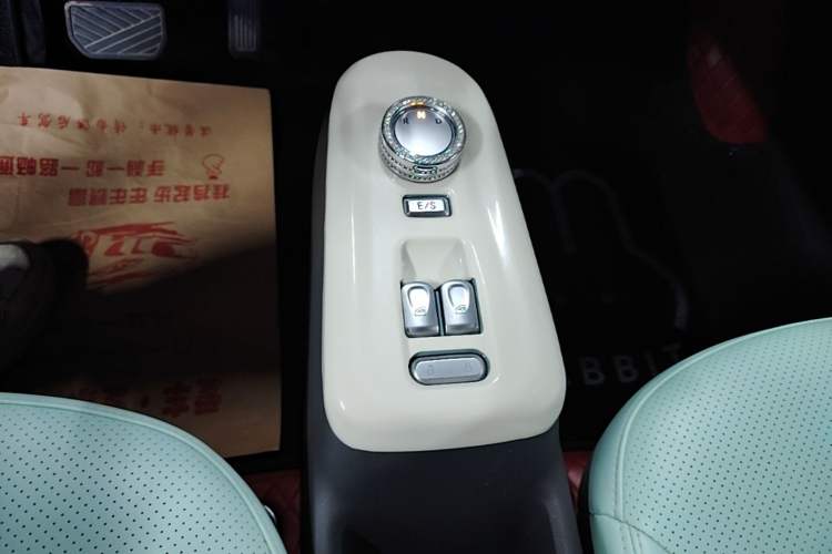 Used CHANGAN NEVO Lumin 2022 155 km – Refreshingly Sweet Edition Gear Lever