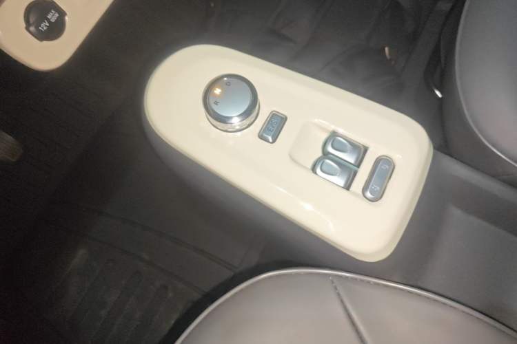 Used CHANGAN NEVO Lumin 2022 210km Sweet Edition Gear Lever