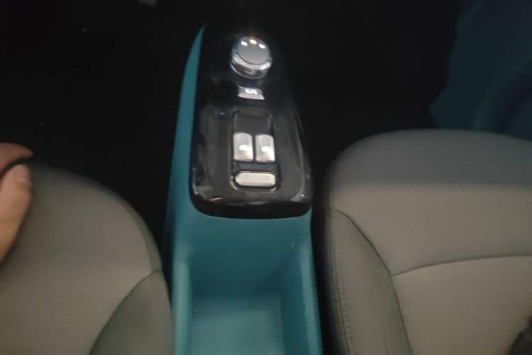 Used CHANGAN NEVO Lumin 2022 210km Sweet Edition Gear Lever