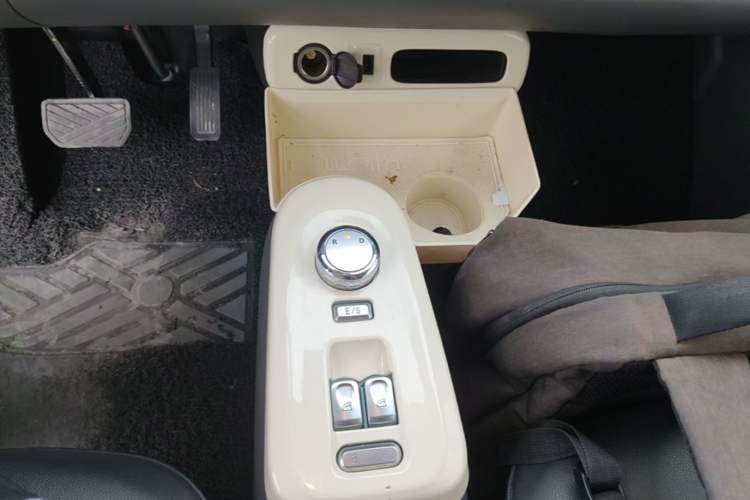Used CHANGAN NEVO Lumin 2022 210km Sweet Edition Gear Lever