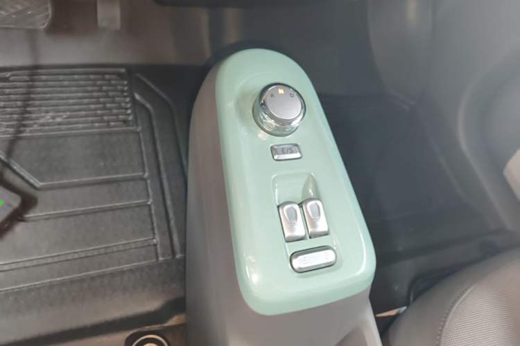 Used CHANGAN NEVO Lumin 2022 155 km – Refreshingly Sweet Edition Gear Lever