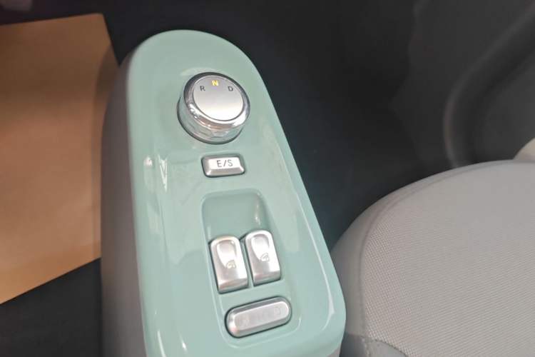 Used CHANGAN NEVO Lumin 2022 210km Sweet Edition Gear Lever
