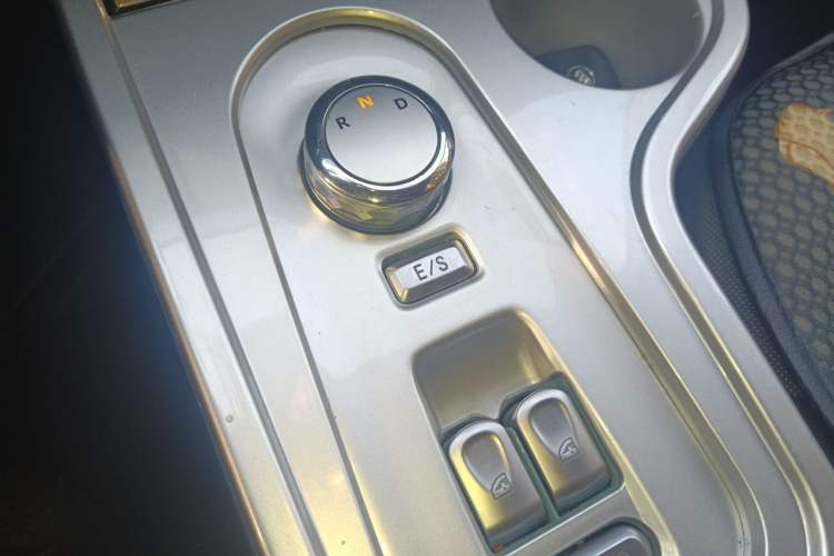 Used CHANGAN NEVO Lumin 2022 155 km – Refreshingly Sweet Edition Gear Lever