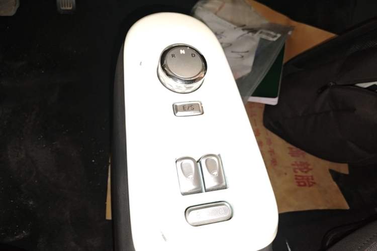 Used CHANGAN NEVO Lumin 2022 155 km – Refreshingly Sweet Edition Gear Lever