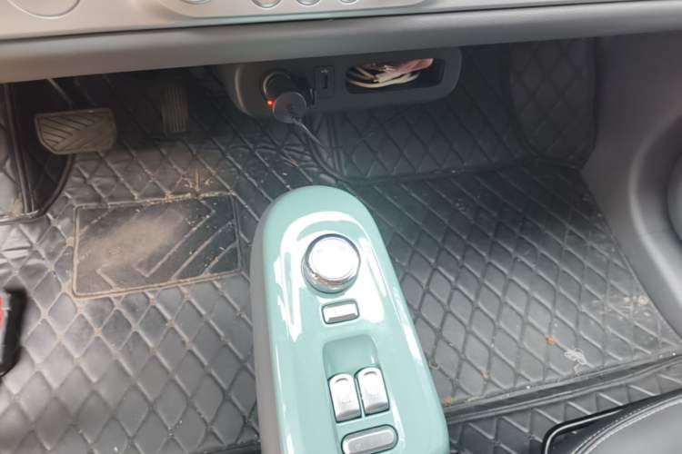 Used CHANGAN NEVO Lumin 2022 155 km – Refreshingly Sweet Edition Gear Lever