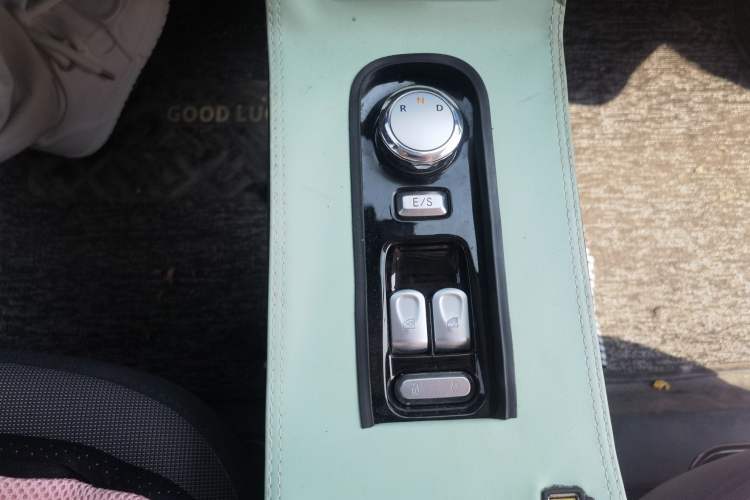 Used CHANGAN NEVO Lumin 2022 210km Sweet Edition Gear Lever