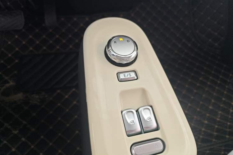 Used CHANGAN NEVO Lumin 2022 210km Sweet Edition Gear Lever
