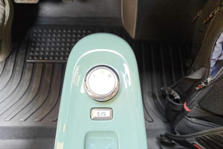 Used CHANGAN NEVO Lumin 2022 155 km – Refreshingly Sweet Edition Gear Lever