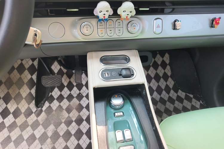 Used CHANGAN NEVO Lumin 2022 155 km – Refreshingly Sweet Edition Gear Lever