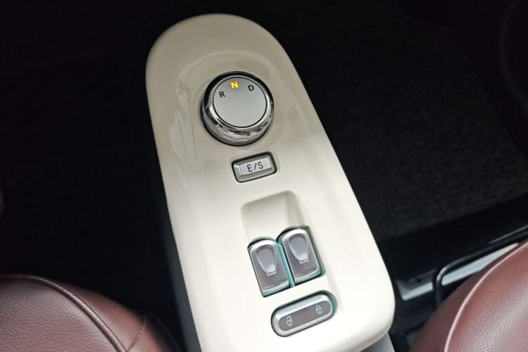Used CHANGAN NEVO Lumin 2022 210km Sweet Edition Gear Lever