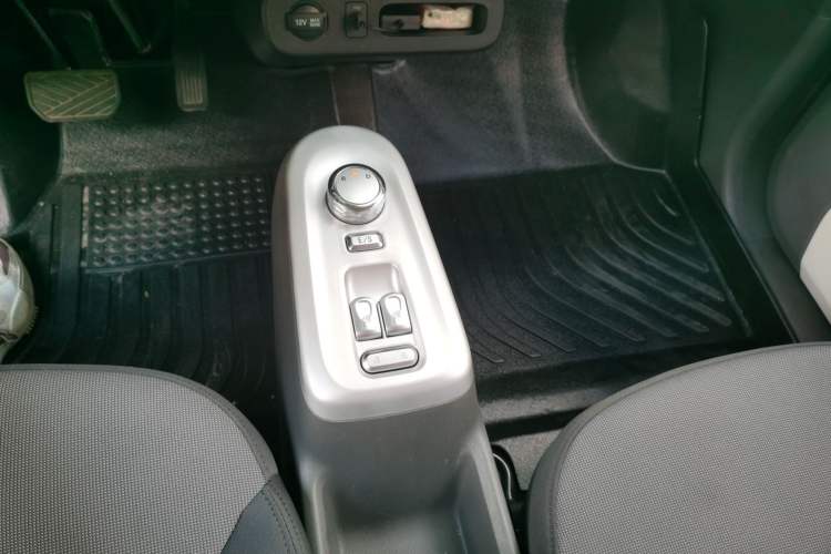 Used CHANGAN NEVO Lumin 2022 155 km – Refreshingly Sweet Edition Gear Lever