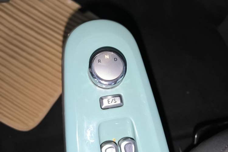 Used CHANGAN NEVO Lumin 2022 210km Sweet Edition Gear Lever