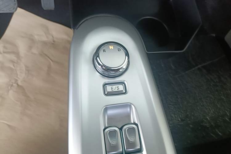 Used CHANGAN NEVO Lumin 2022 155 km – Refreshingly Sweet Edition Gear Lever