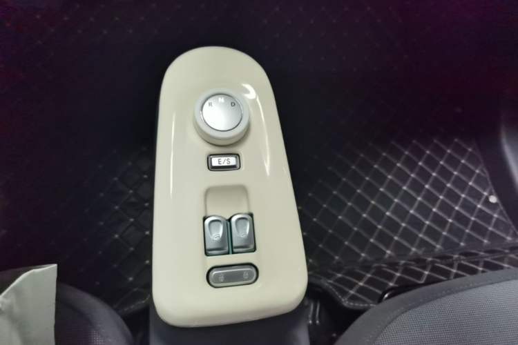 Used CHANGAN NEVO Lumin 2022 210km Sweet Edition Gear Lever