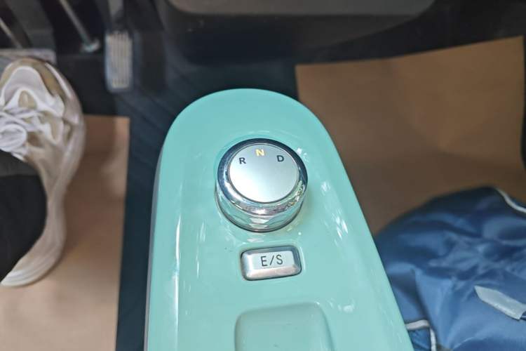 Used CHANGAN NEVO Lumin 2022 155 km – Refreshingly Sweet Edition Gear Lever