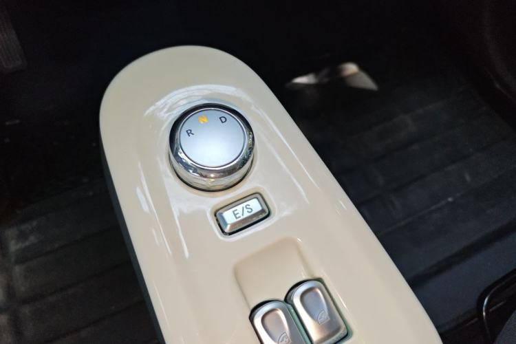 Used CHANGAN NEVO Lumin 2022 210km Sweet Edition Gear Lever