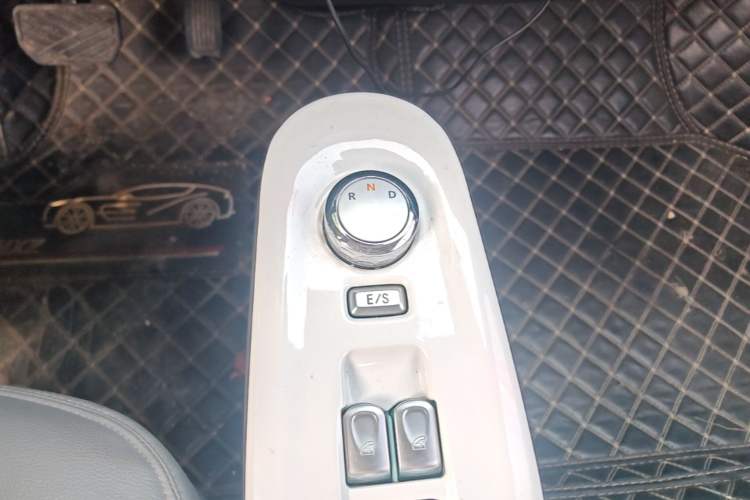 Used CHANGAN NEVO Lumin 2022 210km Sweet Edition Gear Lever