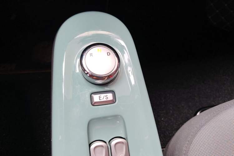 Used CHANGAN NEVO Lumin 2022 155 km – Refreshingly Sweet Edition Gear Lever