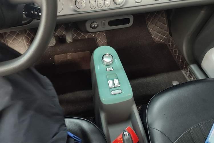 Used CHANGAN NEVO Lumin 2022 155 km – Refreshingly Sweet Edition Gear Lever