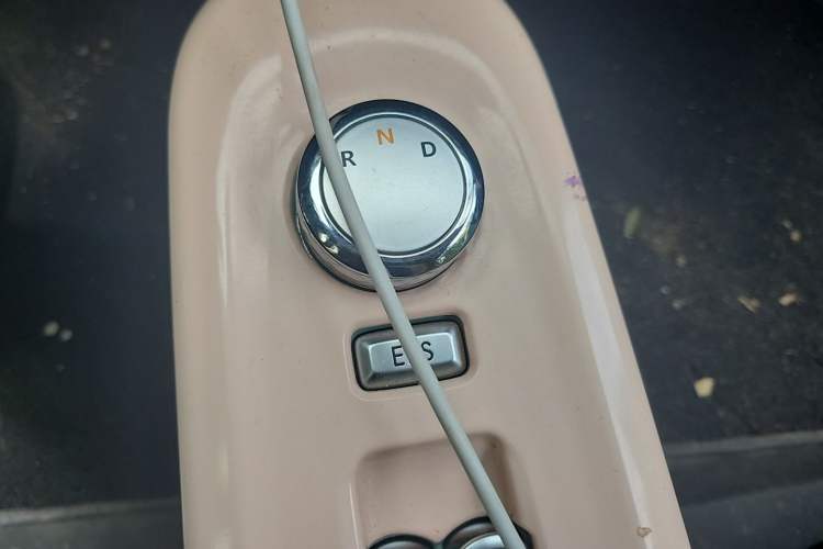 Used CHANGAN NEVO Lumin 2022 210km Sweet Edition Gear Lever