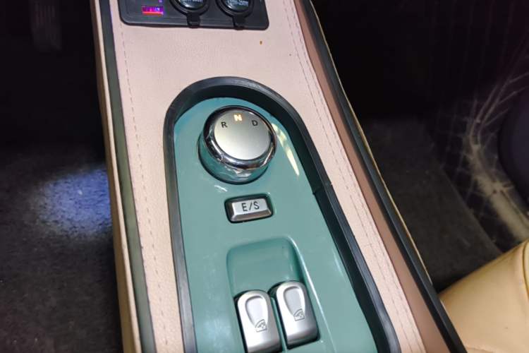 Used CHANGAN NEVO Lumin 2022 155 km – Refreshingly Sweet Edition Gear Lever