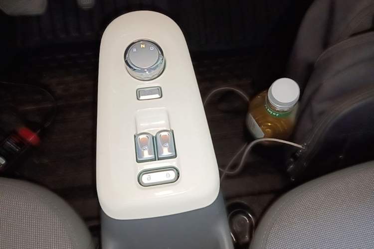 Used CHANGAN NEVO Lumin 2022 210km Sweet Edition Gear Lever