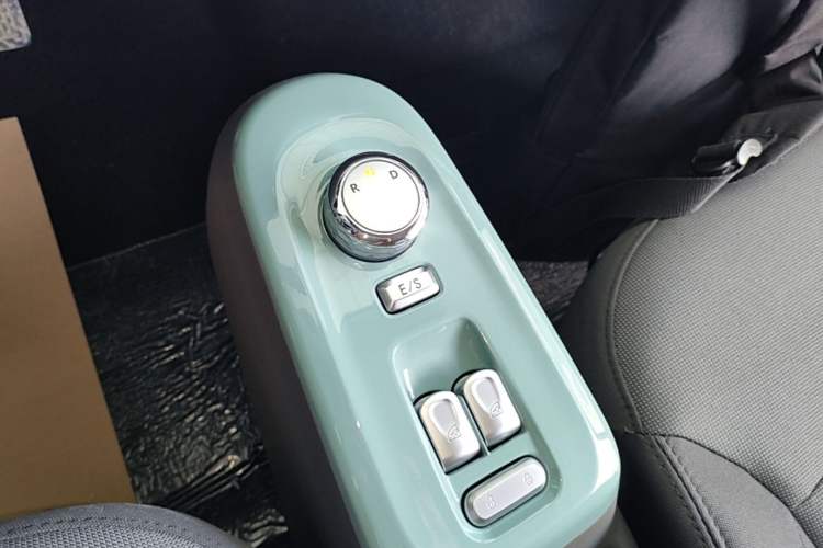 Used CHANGAN NEVO Lumin 2022 155 km – Refreshingly Sweet Edition Gear Lever
