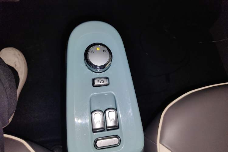 Used CHANGAN NEVO Lumin 2022 210km Sweet Edition Gear Lever