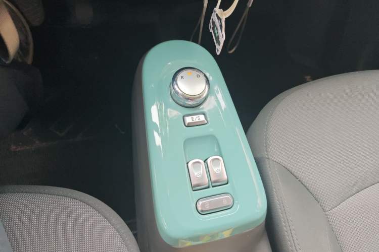 Used CHANGAN NEVO Lumin 2022 210km Sweet Edition Gear Lever