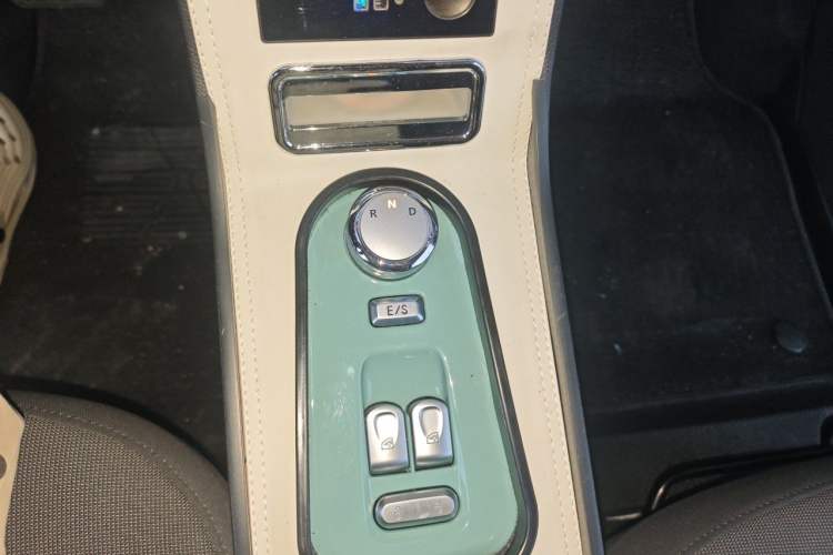 Used CHANGAN NEVO Lumin 2022 155 km – Refreshingly Sweet Edition Gear Lever