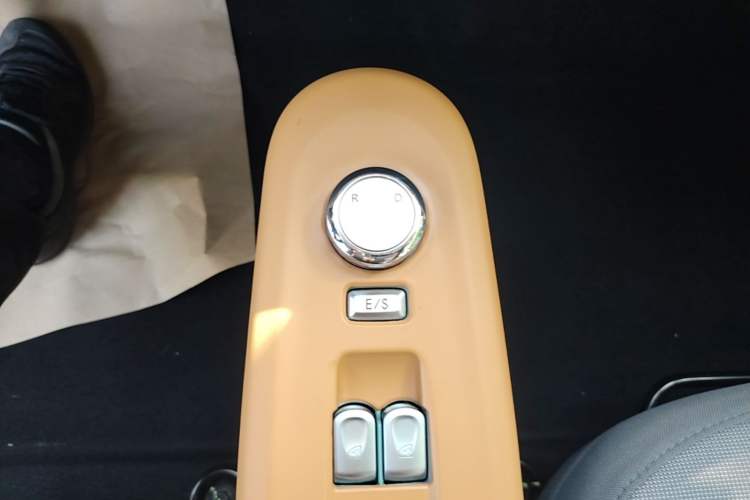 Used CHANGAN NEVO Lumin 2022 155 km – Refreshingly Sweet Edition Gear Lever