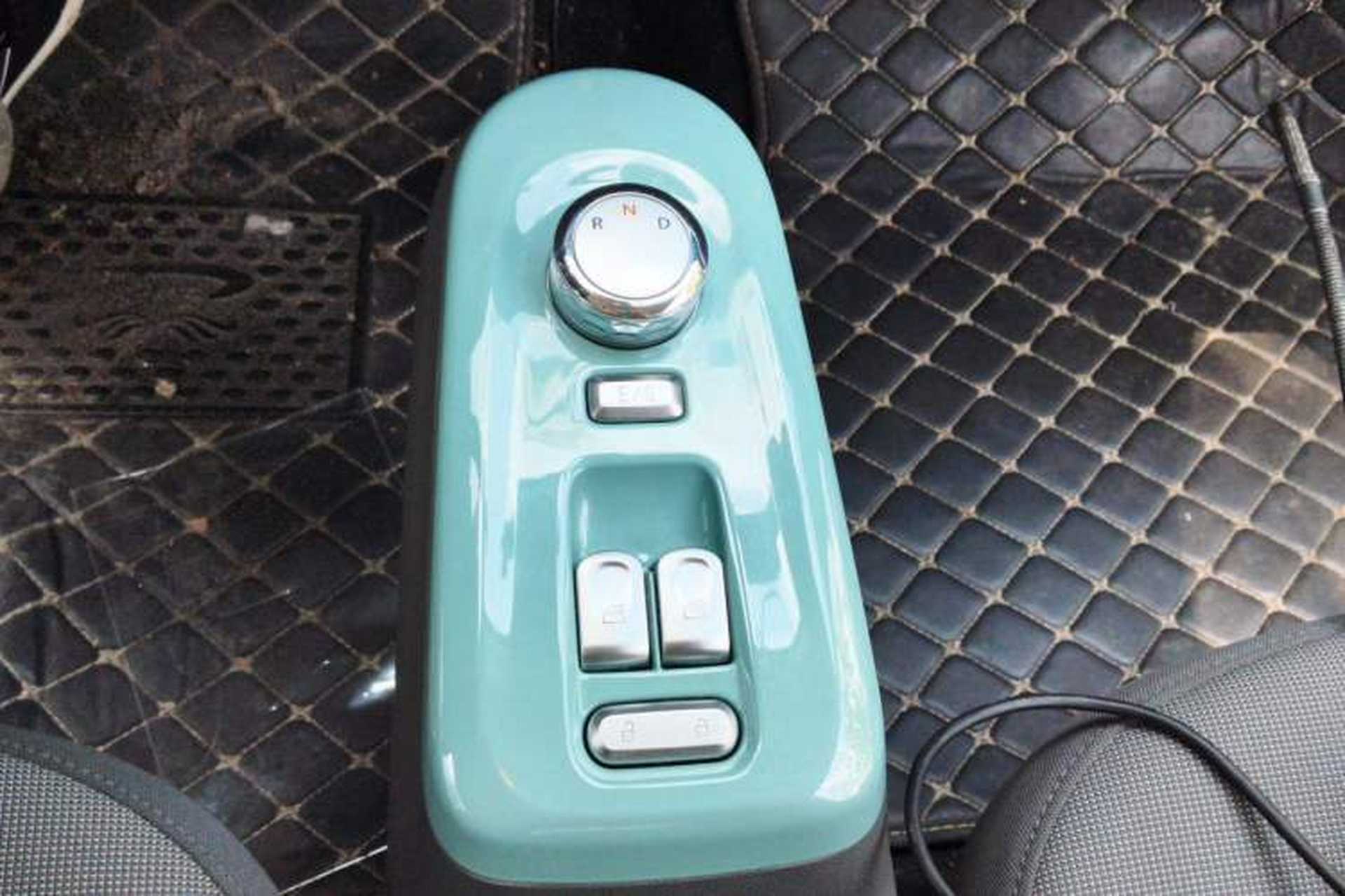 Used CHANGAN NEVO Lumin 2022 155 km – Refreshingly Sweet Edition Gear Lever