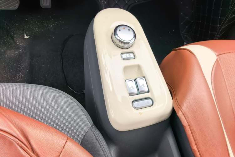 Used CHANGAN NEVO Lumin 2022 210km Sweet Edition Gear Lever