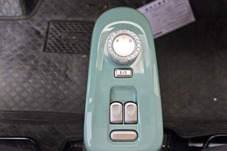 Used CHANGAN NEVO Lumin 2022 155 km – Refreshingly Sweet Edition Gear Lever