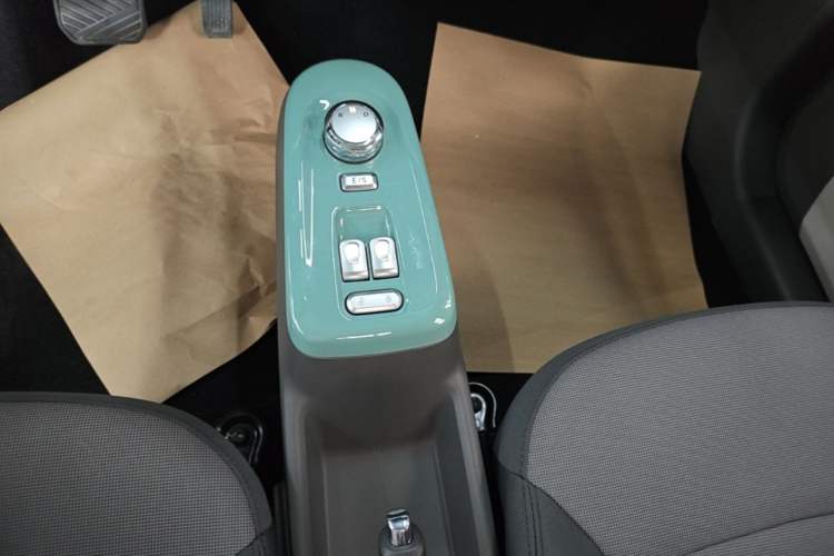 Used CHANGAN NEVO Lumin 2022 155 km – Refreshingly Sweet Edition Gear Lever