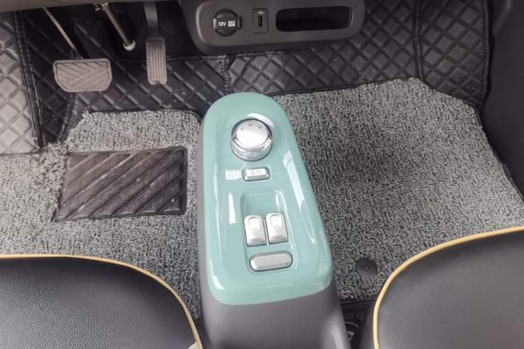 Used CHANGAN NEVO Lumin 2022 155 km – Refreshingly Sweet Edition Gear Lever