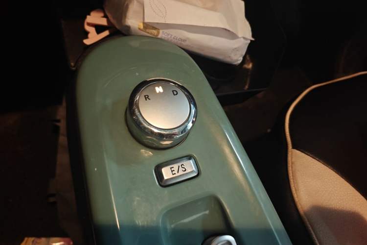 Used CHANGAN NEVO Lumin 2022 155 km – Refreshingly Sweet Edition Gear Lever