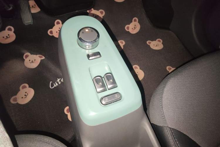Used CHANGAN NEVO Lumin 2022 210km Sweet Edition Gear Lever