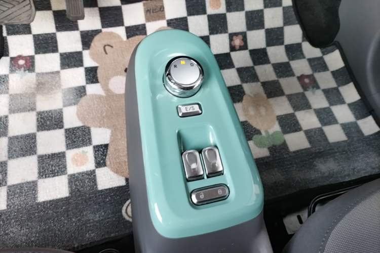 Used CHANGAN NEVO Lumin 2022 210km Sweet Edition Gear Lever