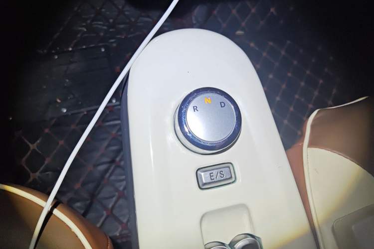 Used CHANGAN NEVO Lumin 2022 210km Sweet Edition Gear Lever