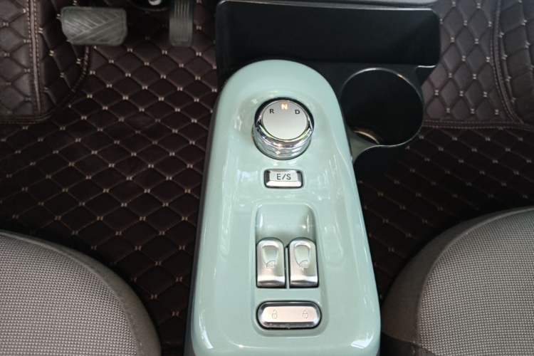 Used CHANGAN NEVO Lumin 2022 155 km – Refreshingly Sweet Edition Gear Lever