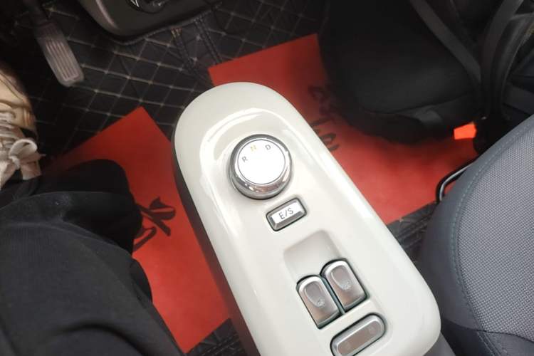 Used CHANGAN NEVO Lumin 2022 210km Sweet Edition Gear Lever