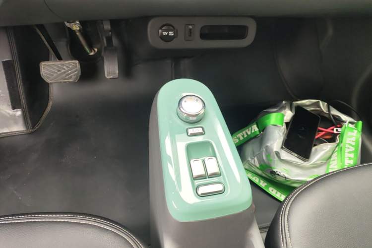 Used CHANGAN NEVO Lumin 2022 210km Sweet Edition Gear Lever