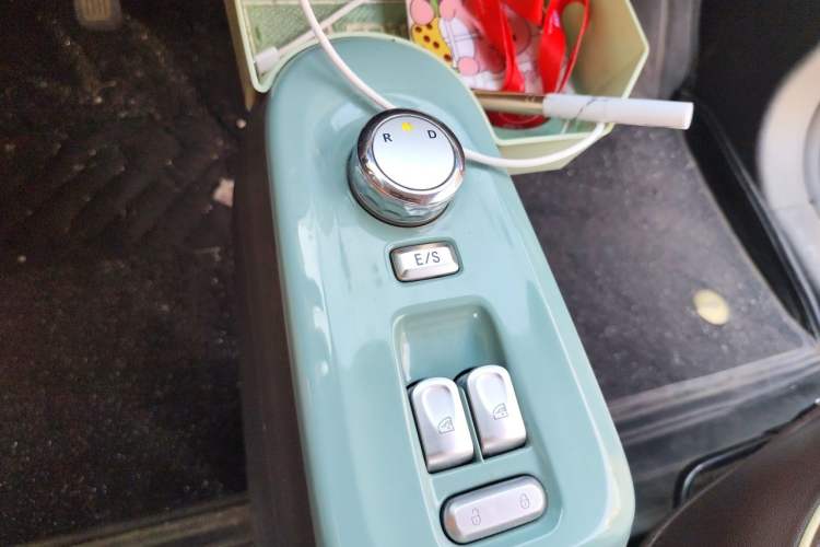 Used CHANGAN NEVO Lumin 2022 155 km – Refreshingly Sweet Edition Gear Lever