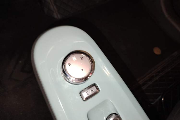 Used CHANGAN NEVO Lumin 2022 210km Sweet Edition Gear Lever